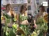 Activistas vestidas con hojas de lechuga celebran Día Sin Carne.