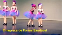 Menina Rouba a Cena em Show Dançando Sapateado2]
