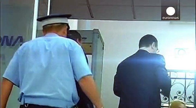 Romanian PM Victor Ponta resists calls to resign over criminal inquiry