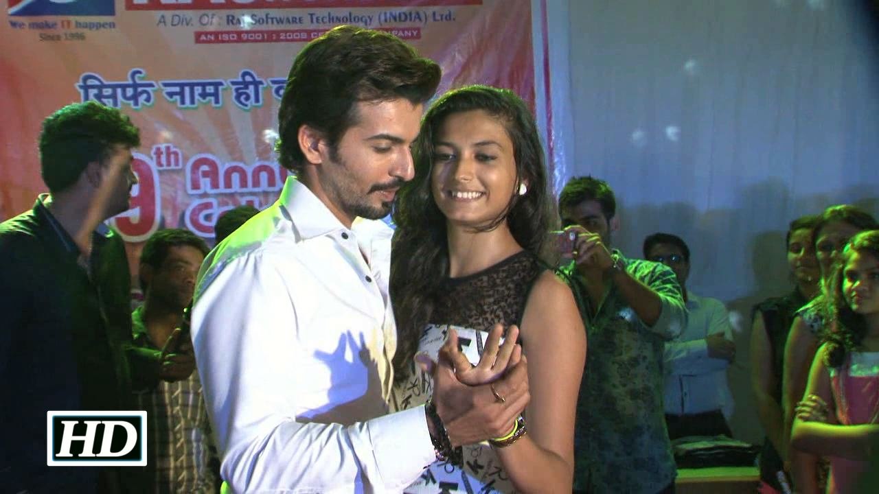 Watch Jay Bhanushali romances with fan in public