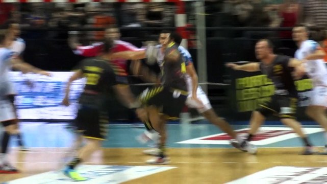Les dernières minutes de Bertrand Bobo Gille sur un terrain de handball