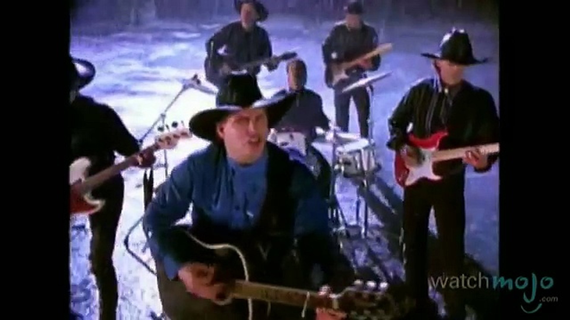 ⁣Garth Brooks: Biography of the Country Singer