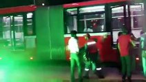 Dekhiye Hamarai Awam Metro Ke Liye Kis Tarah Pag'al Ho Rahi Hai_ (1)