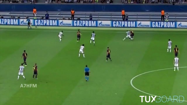 Petit pont de Daniel Alves sur Arturo Vidal