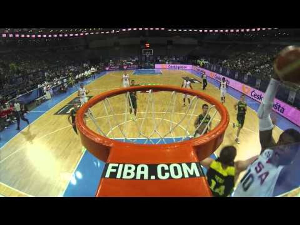 #FIBAU19 - Winslow catches the alley-oop and dunks