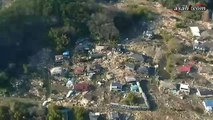 olas gigantes del tsunami come barco como terremoto golpea Japón