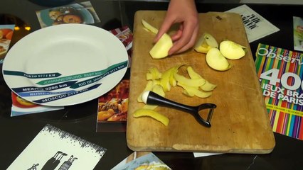 下载视频: Tarte Tatin - Ma Recette Rapide et Facile !  (French Apple Pie Recipe)