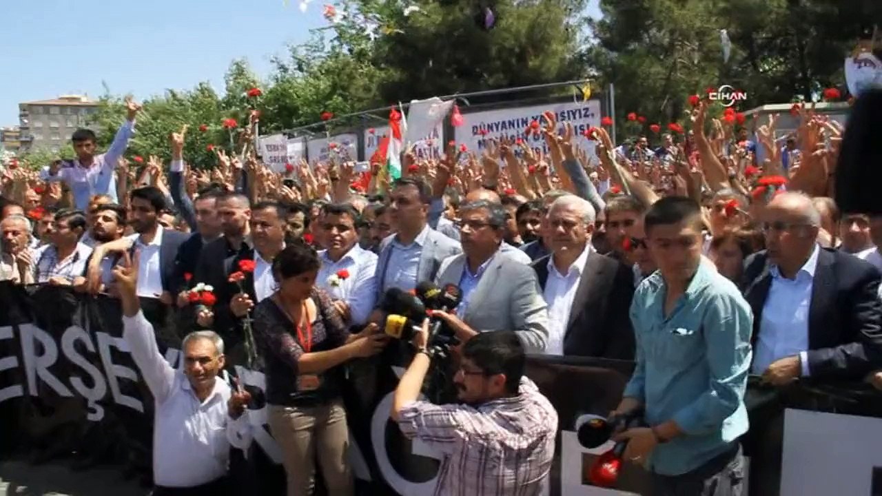 Turquie: marche pour la paix après l'attaque contre le HDP