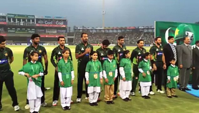 National anthum A very Special Video of Whole Crowd at Gaddafi Stadium Narrating National Anthem