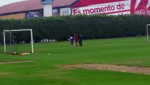 Selección peruana: Paolo Guerrero abandonó partido de práctica en muletas (VIDEO)