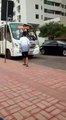 Voici Pourquoi il ne faut JAMAIS Faire la Blague du Lacet à un Bus