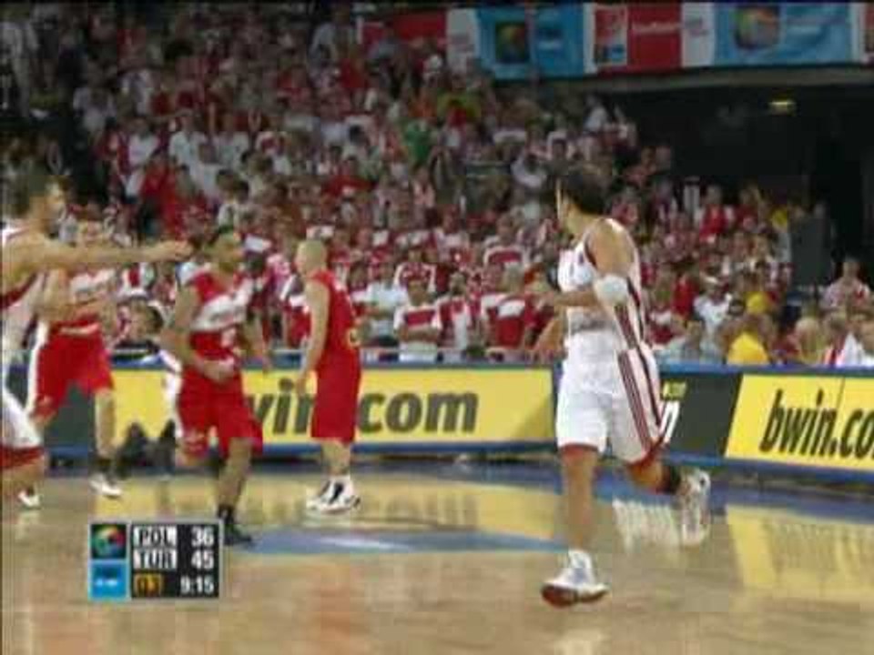 Poland v Turkey: Day 3 EuroBasket'09