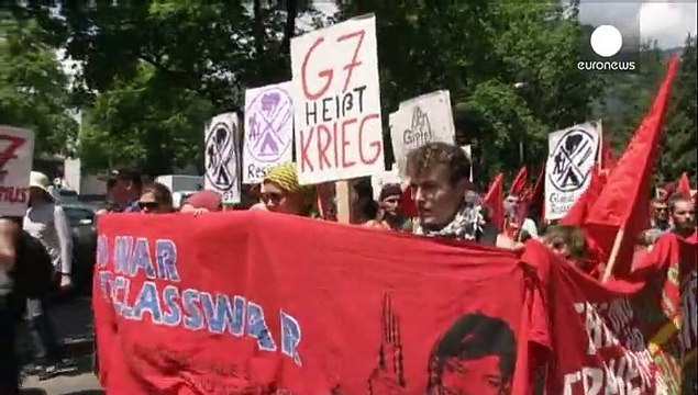 Протесты против G7 переросли в столкновения с полицией