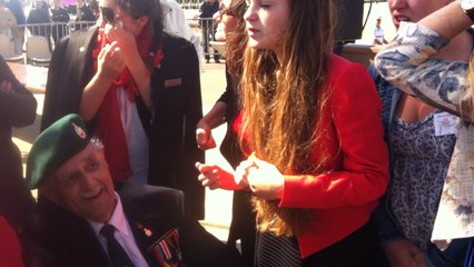 Rencontre entre une lycéenne et un vétéran