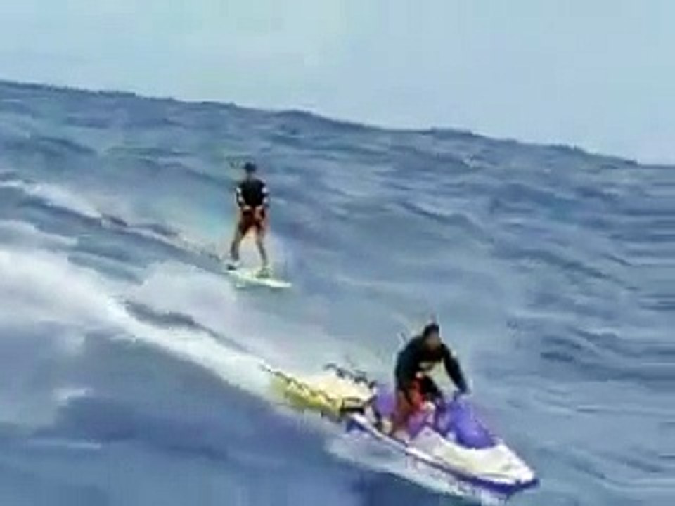 قدرة الله  في البحار   سبحان الله.