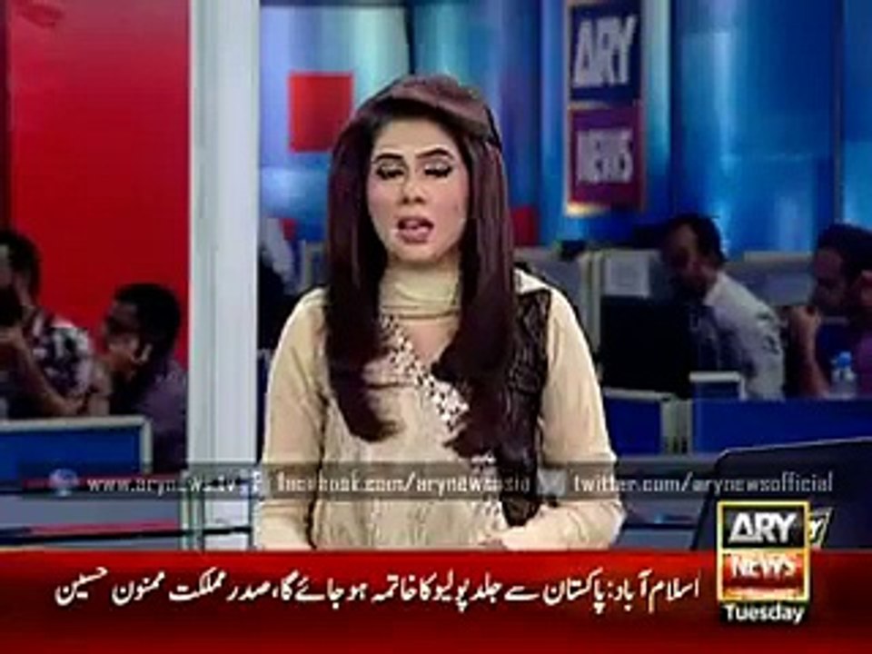 Exclusive Video of Police Officer Selling Tickets in black outside Gaddafi Stadium