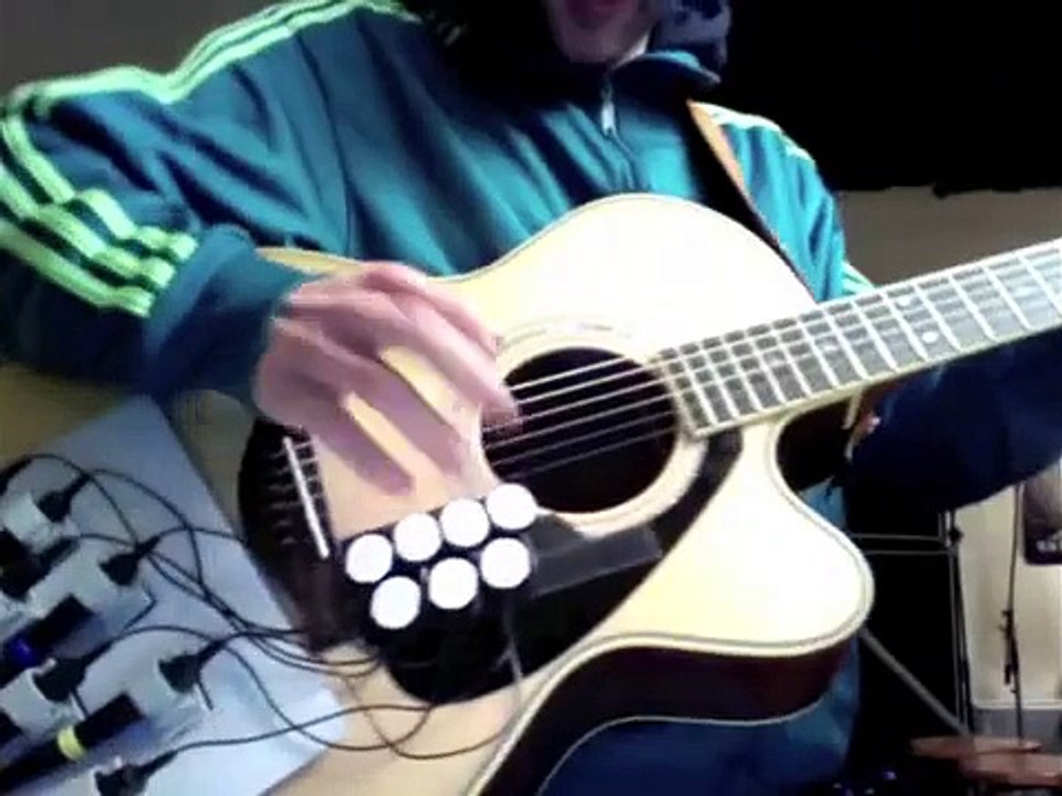 Jouer de la guitare et de la batterie en mme temps