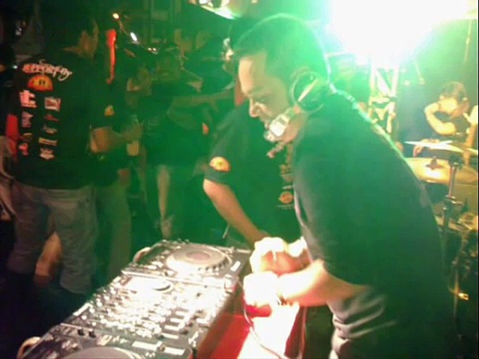 VIDEO FOTO DJ SAAT MANDI TANPA BUSANA TEREKAM KAMERA