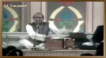 Mehdi Hassan sings Mir taqi Mir(PTV Live) - daikh to dil ke jaan se uthta hai