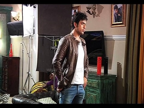 Piya Rangrezz: Sher Singh Scolds Shraddha, Watch Latest Episode 8th June 2015