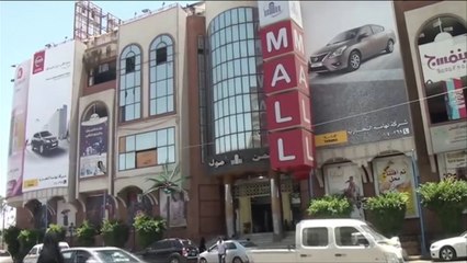 المحال والمراكز التجارية في صنعاء تغلق أبوابها وتسرح موظفين