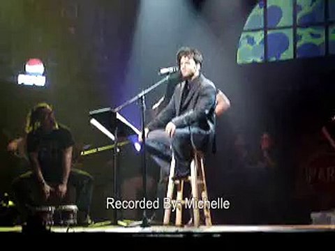 Luis Fonsi - Cantando Noche De Entierro (Version Acustica)