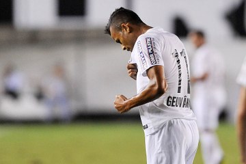 Geuvânio faz golaço, mas Santos empata com a Ponte em casa