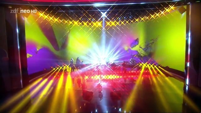 MILEY CYRUS - WRECKING BALL - Live @German TV - Wetten Dass Lyrics 09.11.13 HD