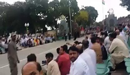 Wagah Border par pakistani awam ke nare