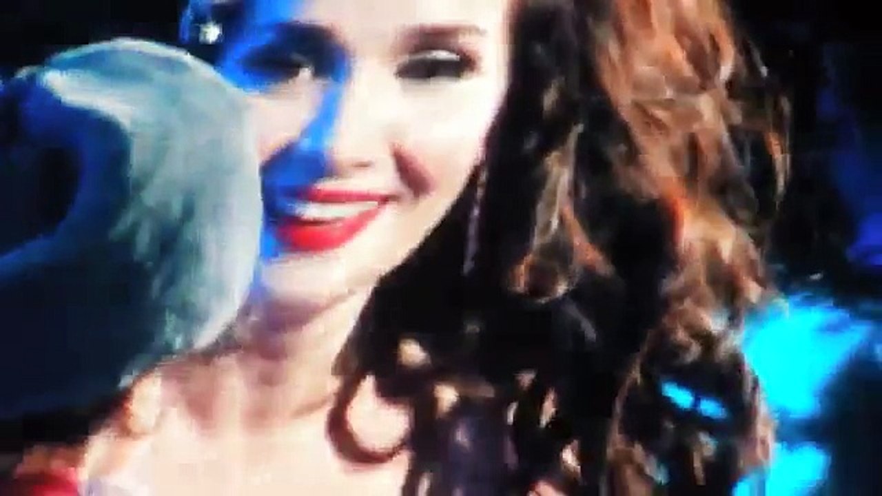 Natalia Oreiro con Merlin "Me muero de amor" 10-12-13 Moscow, Russia