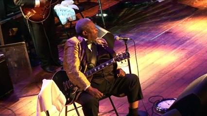 BB King "When Love Comes To Town" Live