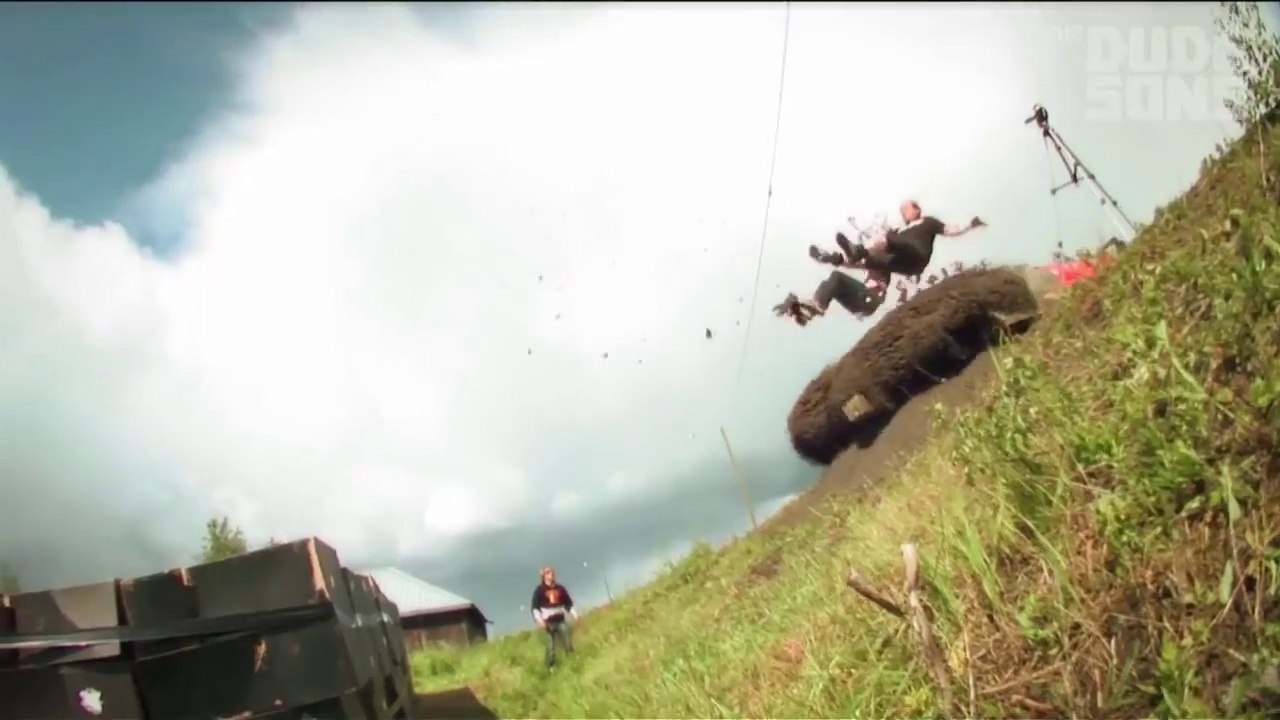foncer contre un mur sans ceinture de sécurité