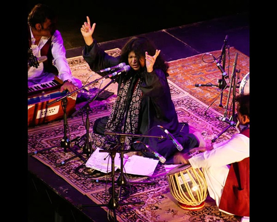 Ek Nukte Wich Gal Mukdi E - Abida Parveen