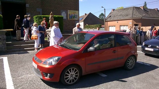 Bénédiction des voitures à Wasmes-Audemez-Briffœil