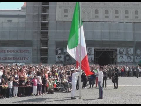 Napoli - Festa della Repubblica, duemila persone in piazza (02.06.15)