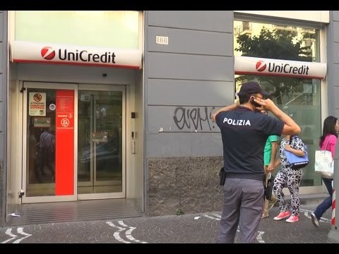 Napoli - Banda del buco in azione, bottino da 140mila euro (03.06.15)