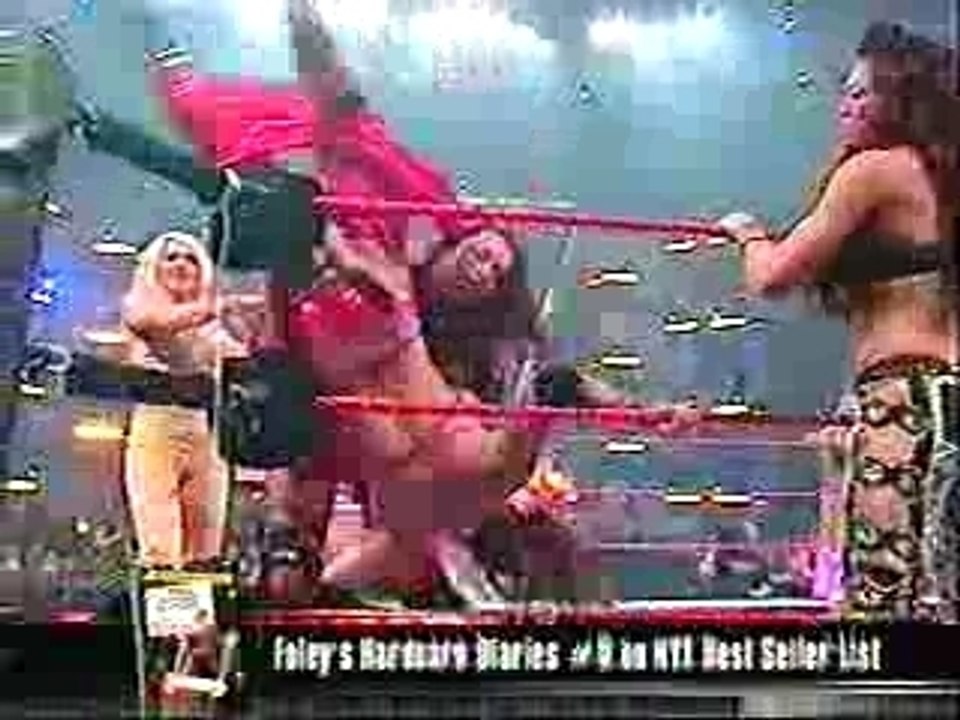 Diva 6 Woman tag match
