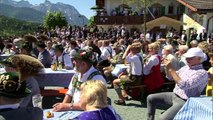 Brezeln, Bier und Blasmusik für Obama vor G7-Gipfel