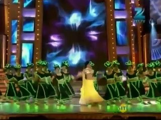 Zee Rishtey Awards 2013: Television Beauties On Stage