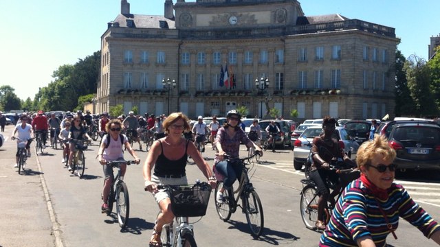 Une soixantaine de cyclistes avec l'association À bicyclette