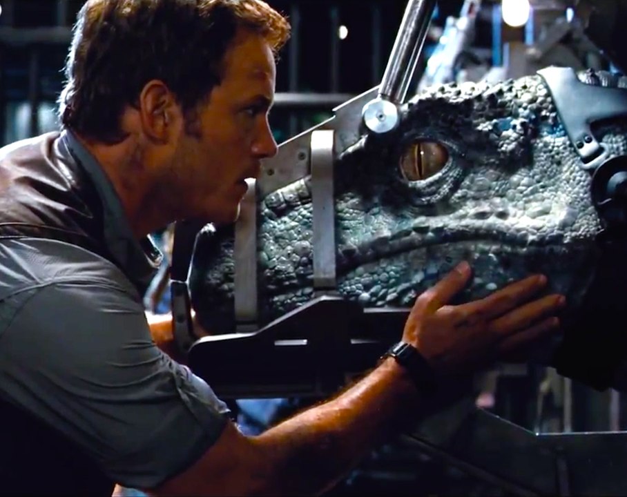 Jurassic World with Chris Pratt - Extended First Look