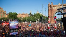 La rua del triplet / La rúa del triplete / The treble parade