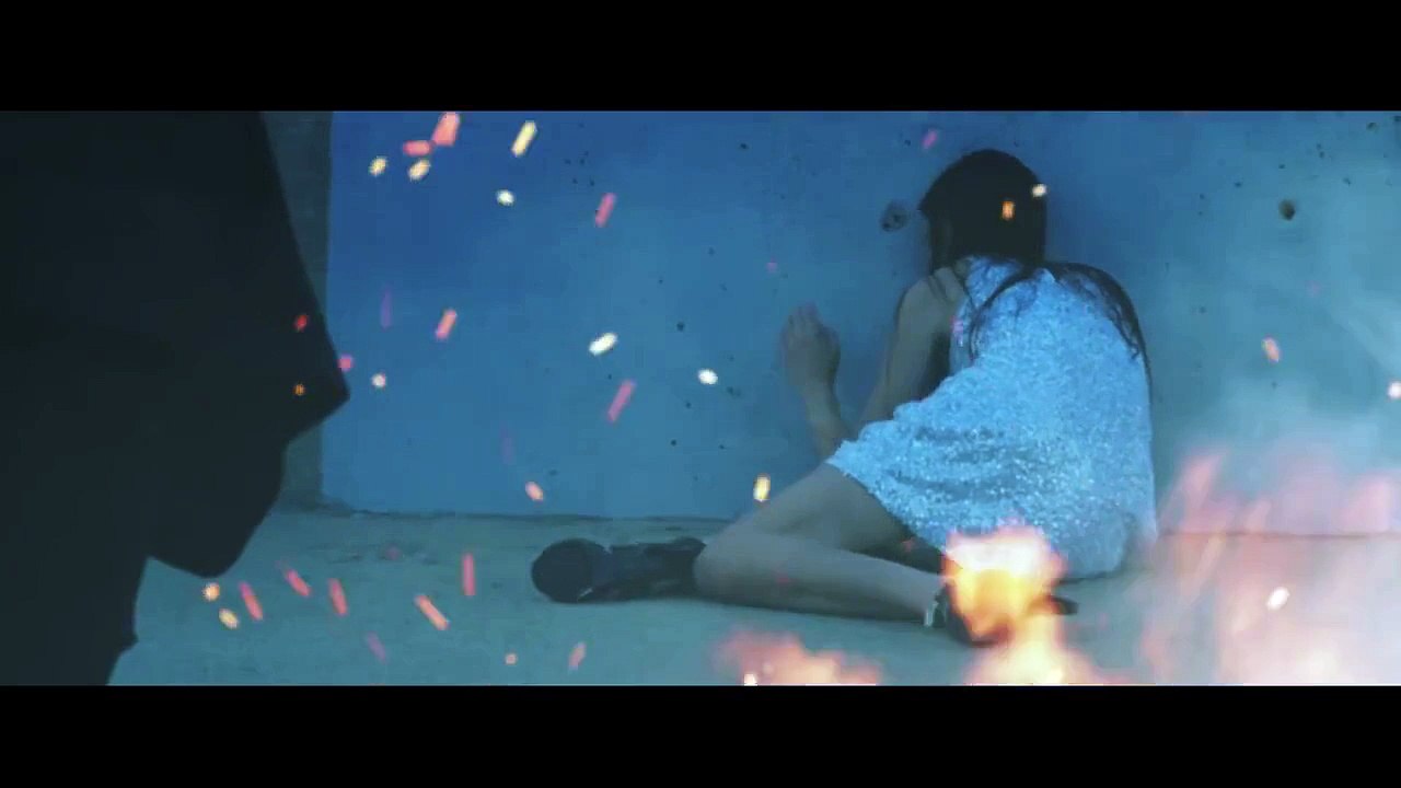 Demande en mariage dans un film d'action