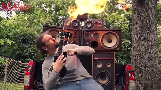 Le ukulélé lance-flammes façon Mad Max