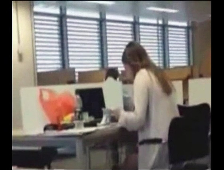 Genç Kadına Şok Eden Porno şakası!