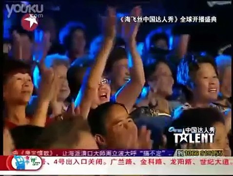 4 year old chinese kid singing and playing piano