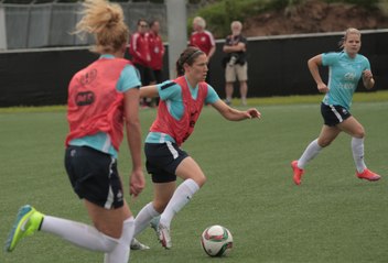 France-Angleterre Féminine, Coupe du Monde 2015 : le regard d'Elise Bussaglia