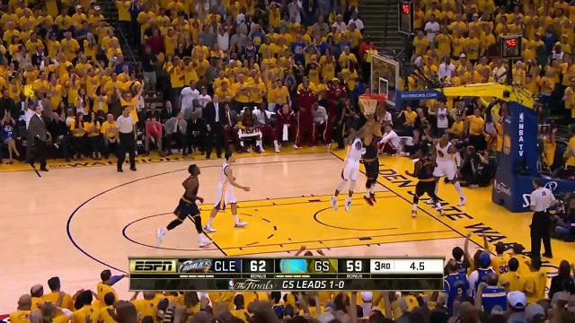 Fail: Marreese Speights rate un dunk seul en contre-attaque