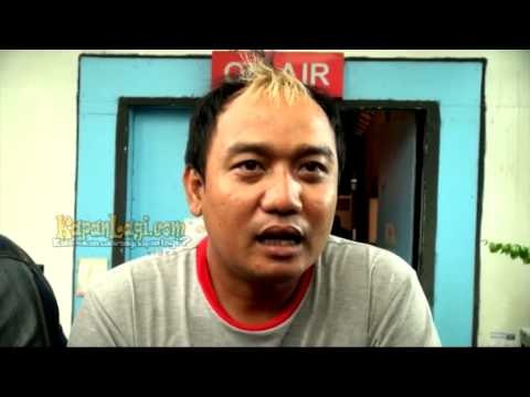 Azis Gagap Si Juragan Gosip