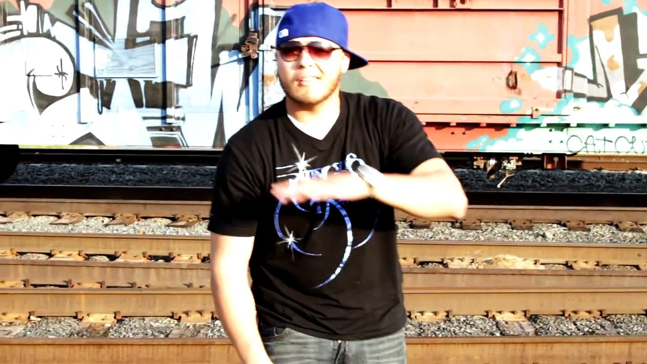 How To Wear Skinny Jeans (Video)